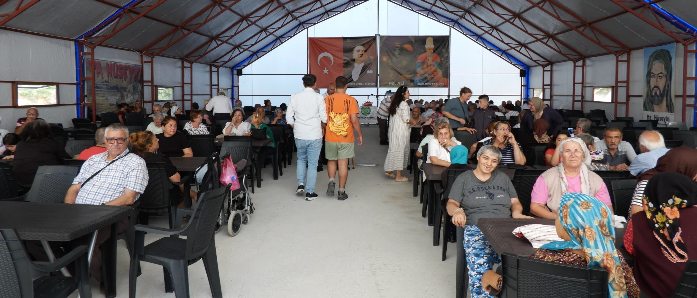 YENİÇİFTLİK ERENLER CEMEVİ’NDE KERBELA ŞEHİTLERİ ANILDI: YAS-I MATEM AŞURE LOKMASIYLA TAMAMLANDI
