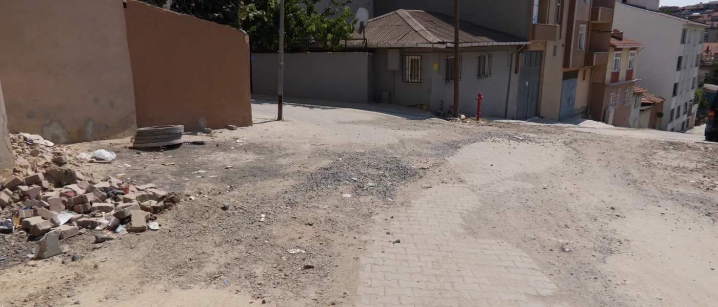 AYDOĞDU MAHALLESİ SAKİNLERİNİN YOL İSYANI: "BURASI HÜRRİYET OLSAYDI 10 KEZ YAPILMIŞTI"