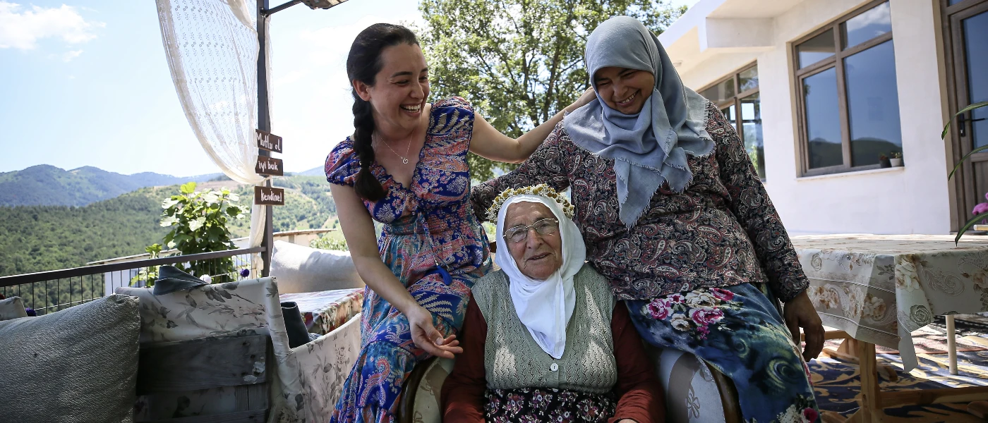 Plazalardan Uludağ'ın Eteklerine:  Üç Kuşak Kadın Ata Mirasını Lezzete Dönüştürdü