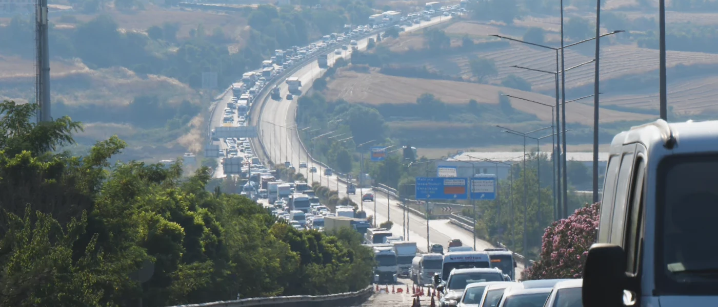 Tekirdağ - İstanbul Yolunda "Çalışma" Engeli: 2 Kilometrelik Kuyruk Oluştu!