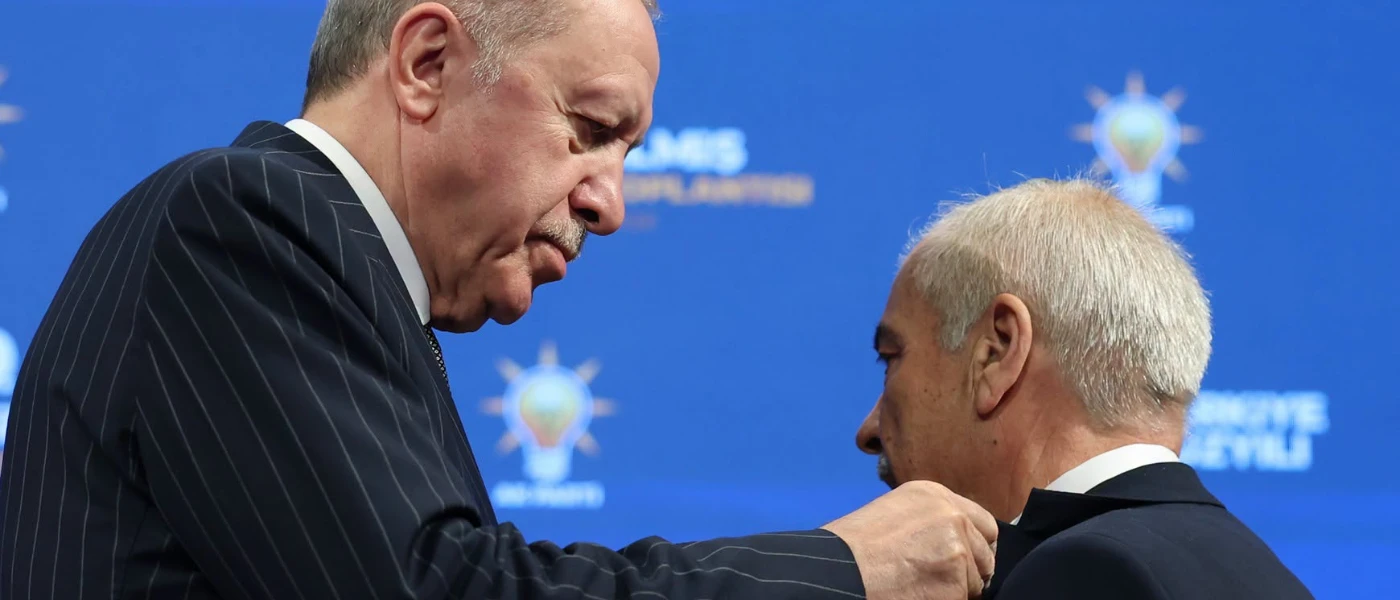 Keşan Belediye Başkanı Özcan, AK Parti'ye katıldı; Rozetini Erdoğan taktı
